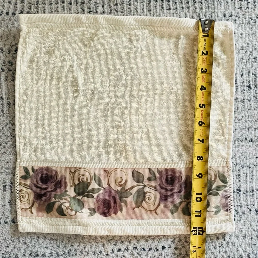 Croscill Chambord Cassis New Washcloth